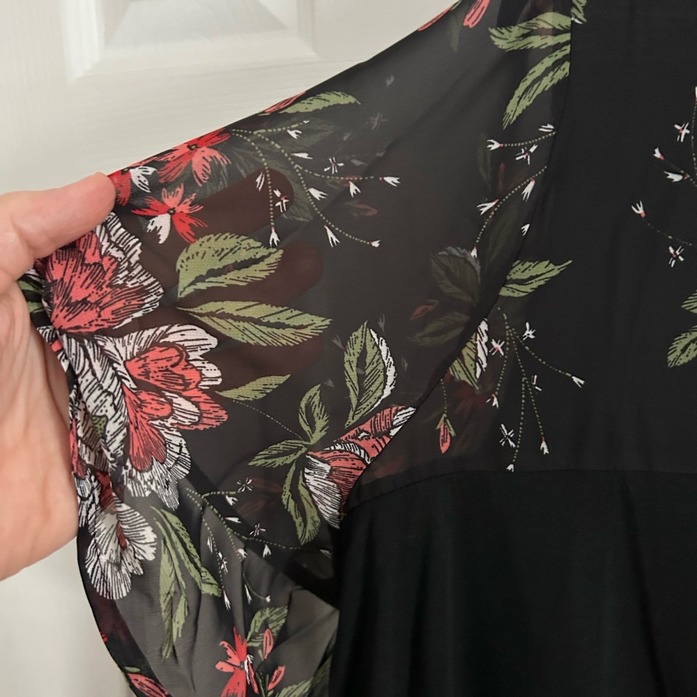 Plus Size Bloomchic Top - Picture 3 of 6